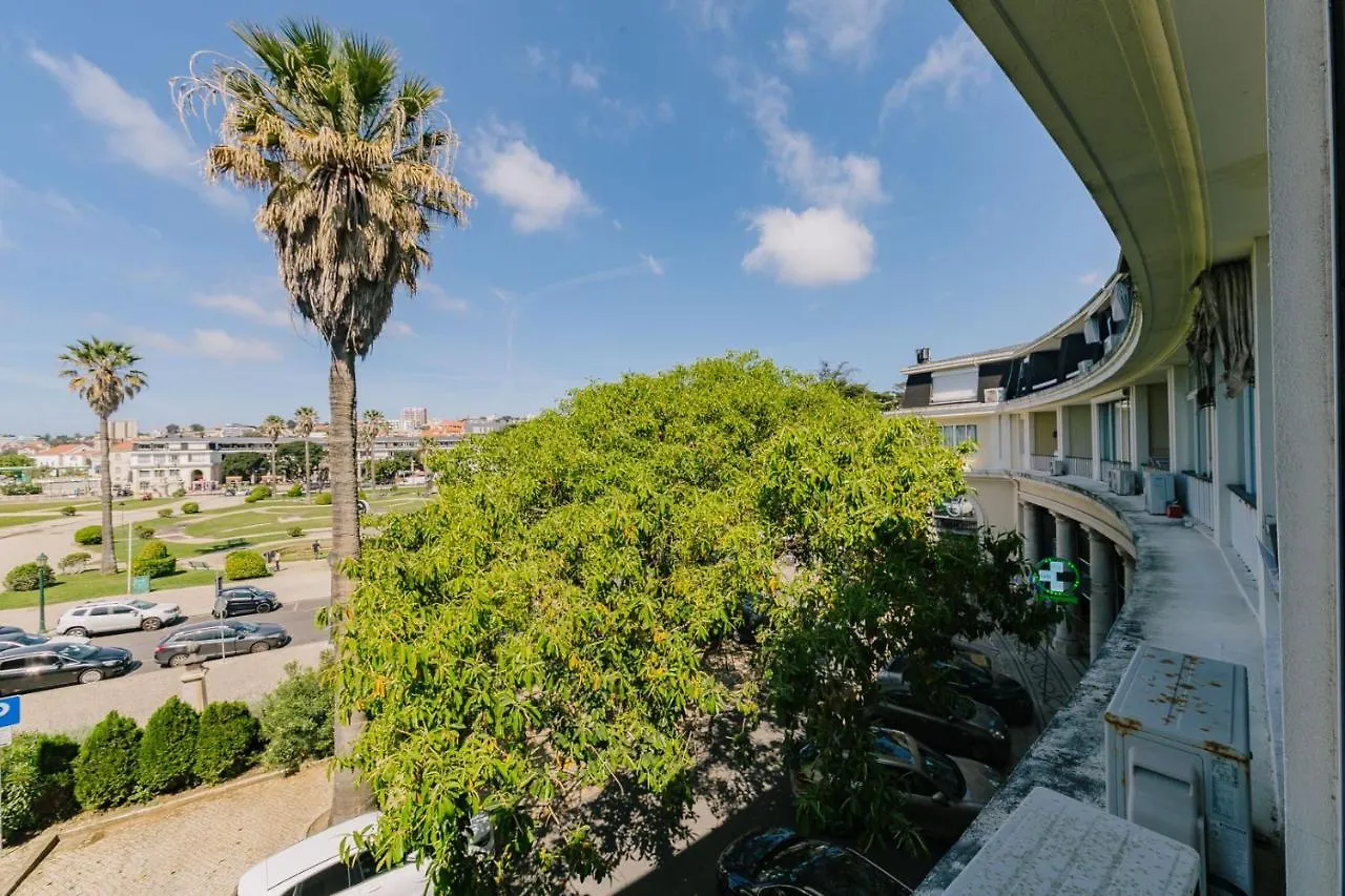 Rent4Rest Estoril Beachfront Apartments
