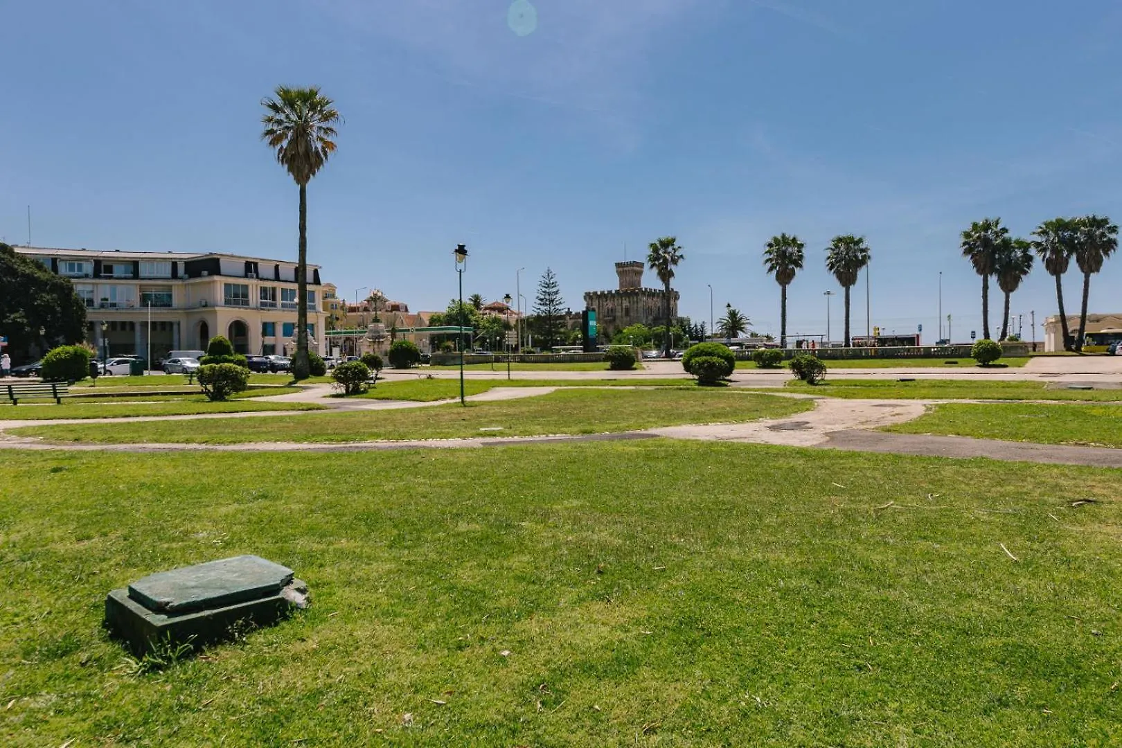 Rent4Rest Estoril Beachfront Apartments